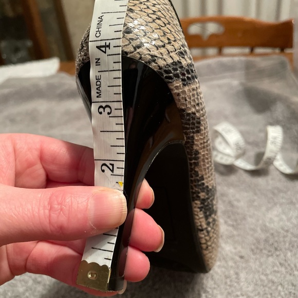 Snakeskin pumps - Picture 2 of 10